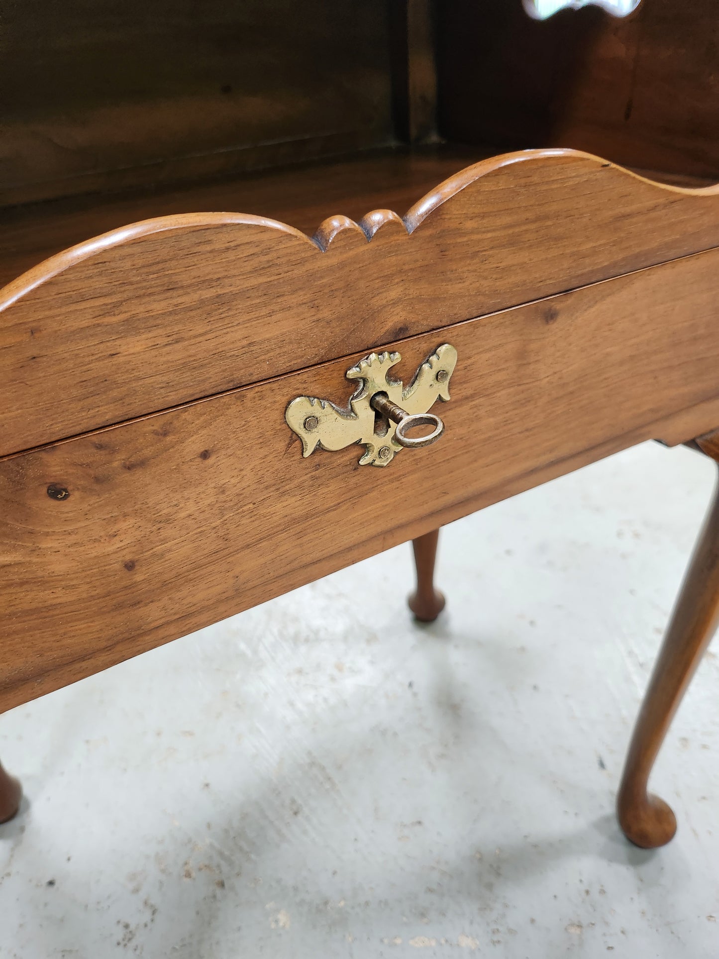 WALNUT BEDSIDE/LAMP TABLE