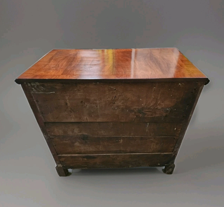 Late 17th century chest of drawers
