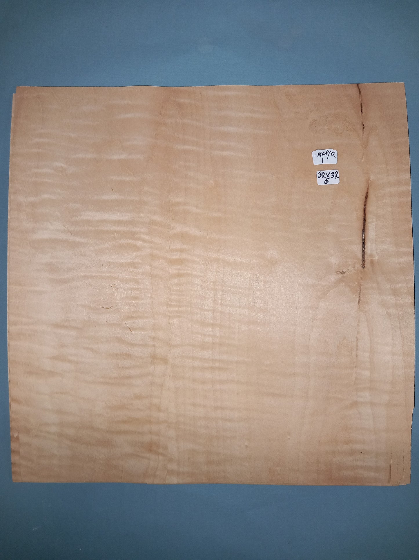 CONSECUTIVE SHEETS OF QUILTED MAPLE VENEER 32 X 32 CM