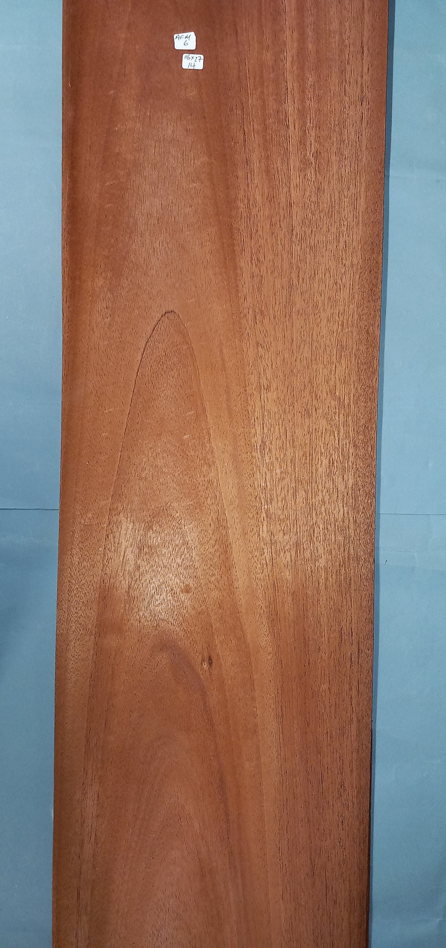 LARGE CONSECUTIVE SHEETS OF AFRICAN MAHOGANY VENEER 116 X 27 CM