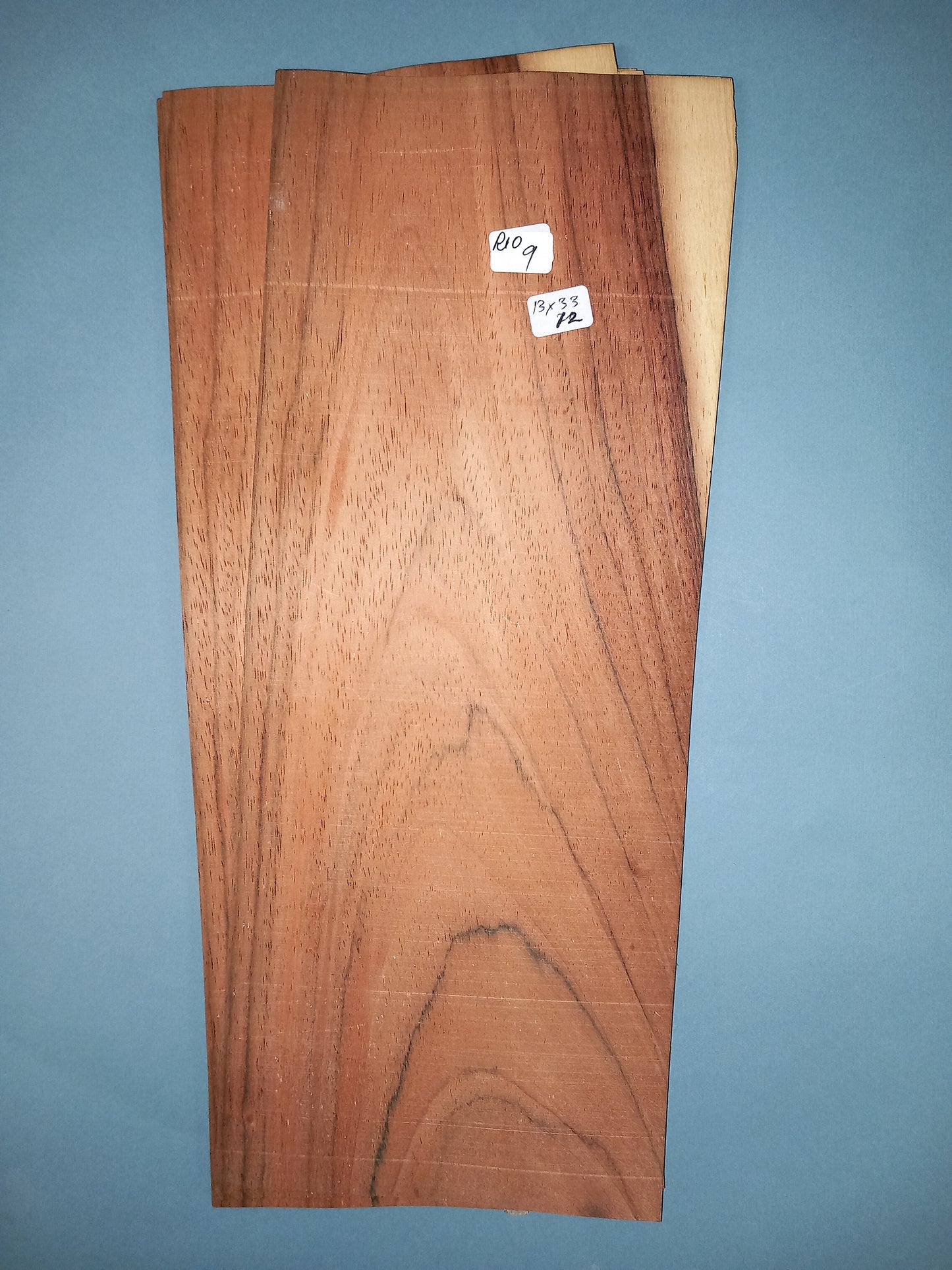 2 CONSECUTIVE SHEETS OF RIO ROSEWOOD VENEER 13 X 33 CM