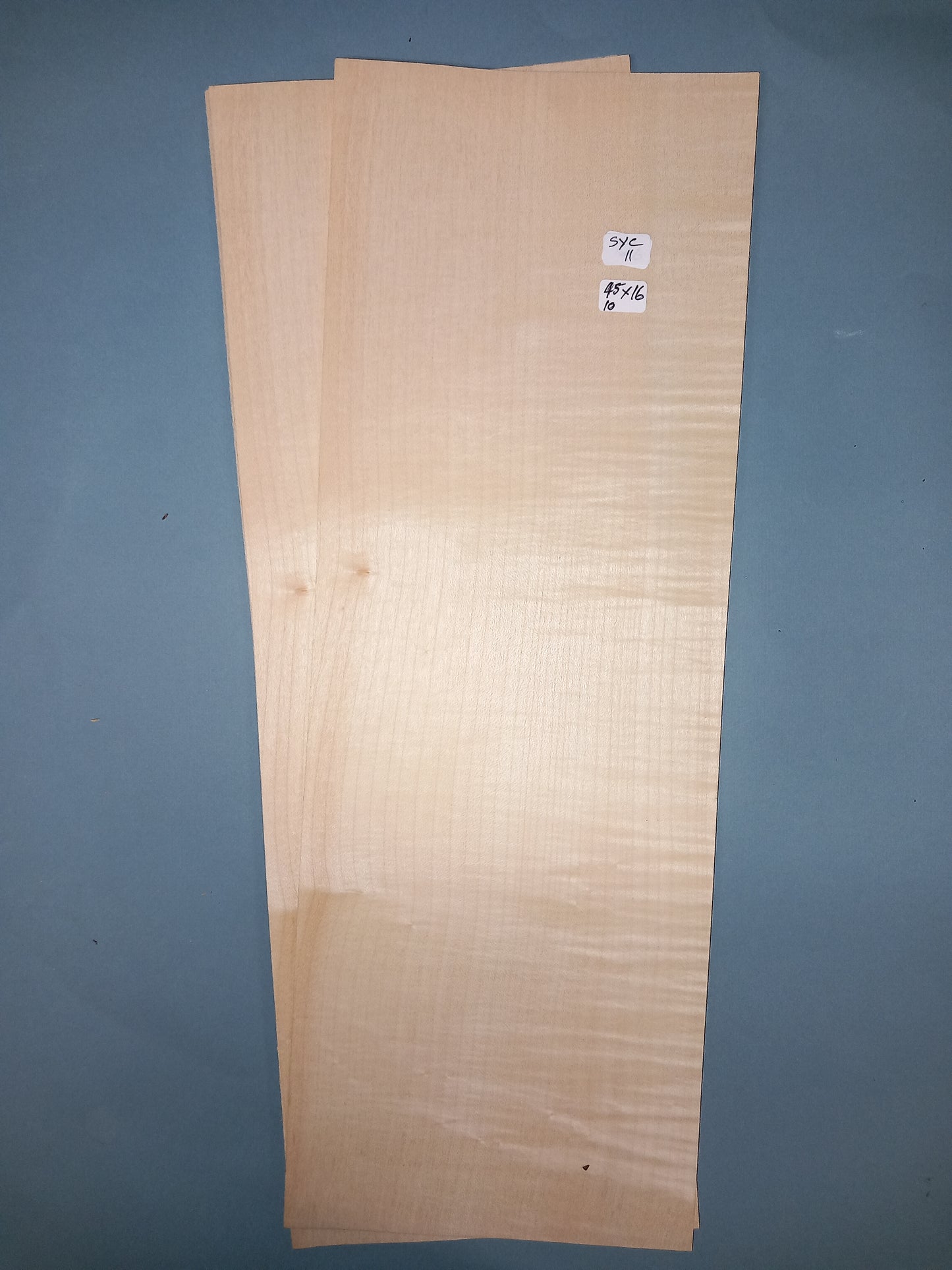 2 CONSECUTIVE SHEETS OF SYCAMORE VENEER 45 X 16 CM