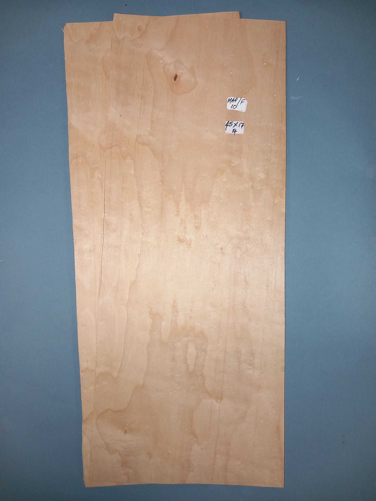 2 CONSECUTIVE SHEETS OF FIGURED MAPLE VENEER 45 X 17 CM