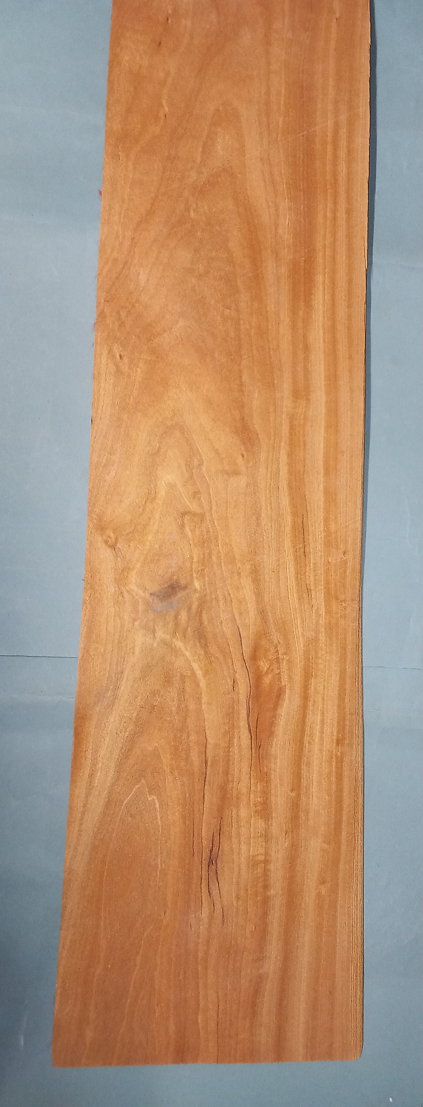 LARGE CONSECUTIVE SHEETS OF SATINWOOD VENEER 18 X 140 CM