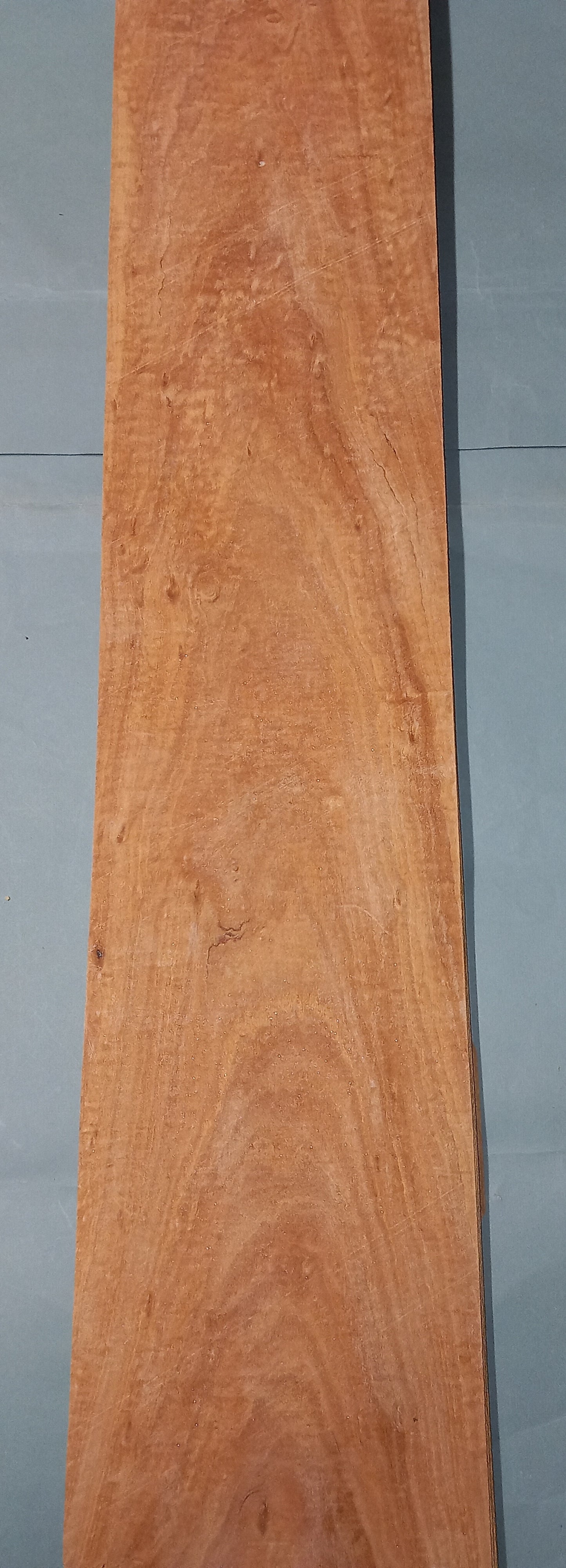 LARGE CONSECUTIVE SHEETS OF SATINWOOD VENEER 160 X 16 CM