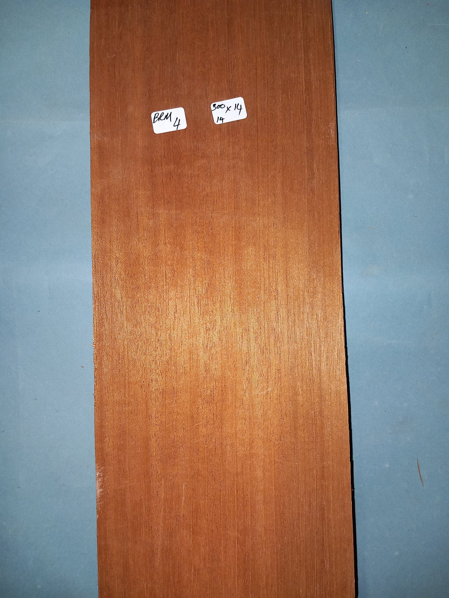 LARGE CONSECUTIVE SHEETS OF BRAZILIAN MAHOGANY VENEER 300 X 14 CM