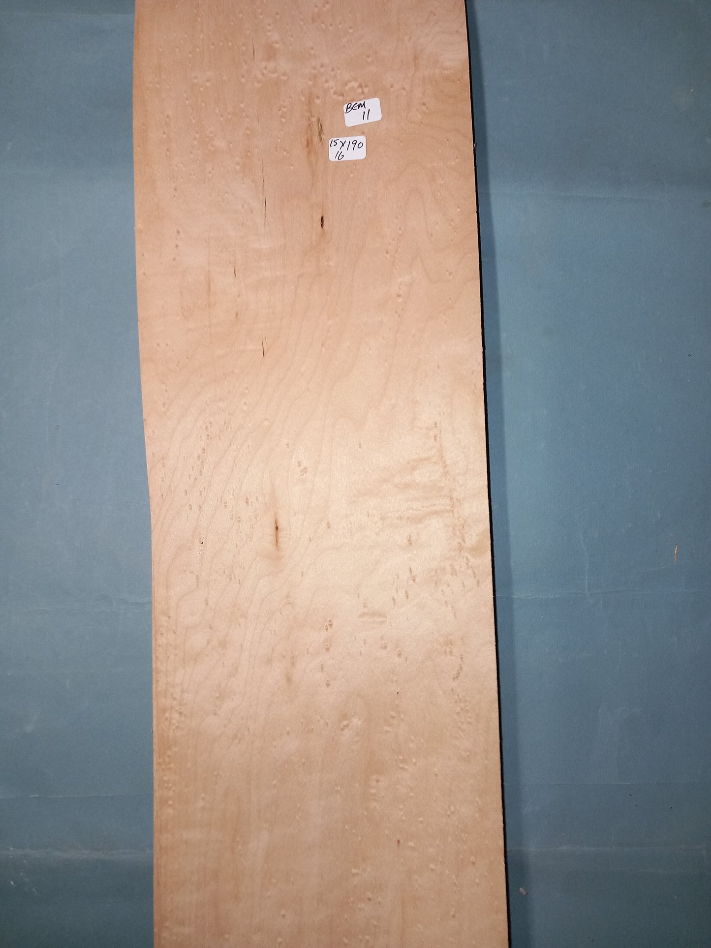 LARGE CONSECUTIVE SHEETS OF BIRDS EYE MAPLE VENEER 15 X 190 CM