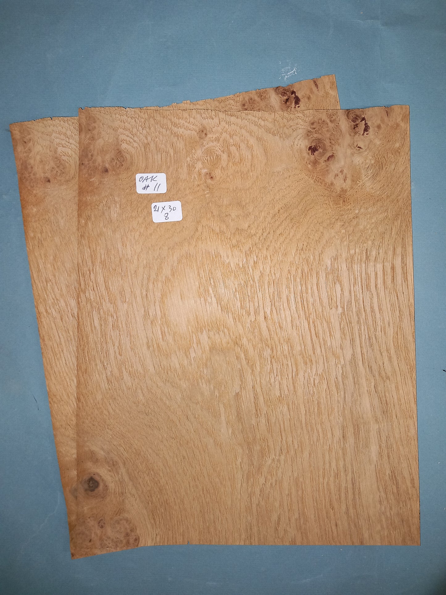 2 CONSECUTIVE SHEETS OF OAK CLUSTER VENEER 21 X 30 CM