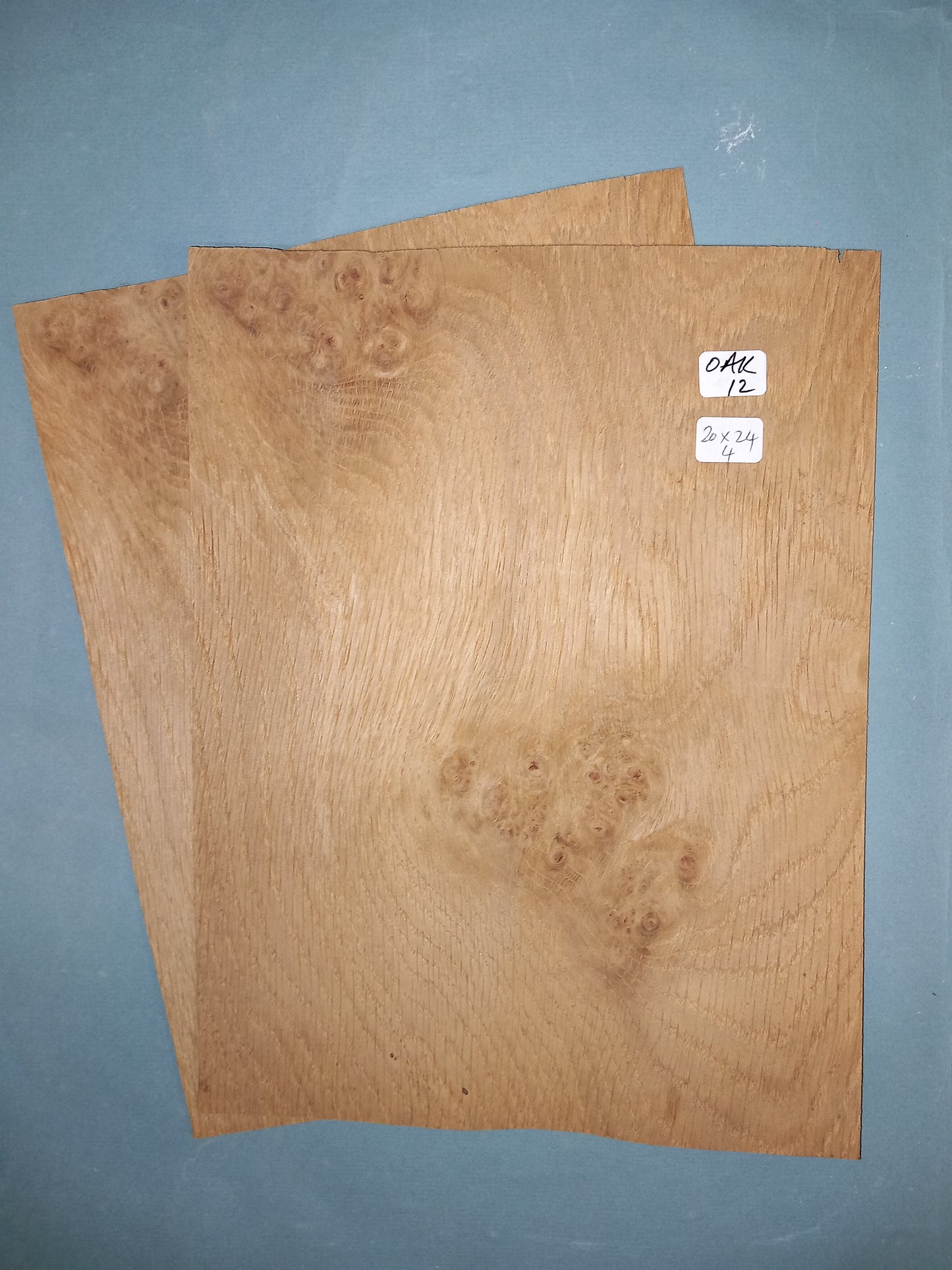 2 CONSECUTIVE SHEETS OF OAK CLUSTER VENEER 20 X 24 CM