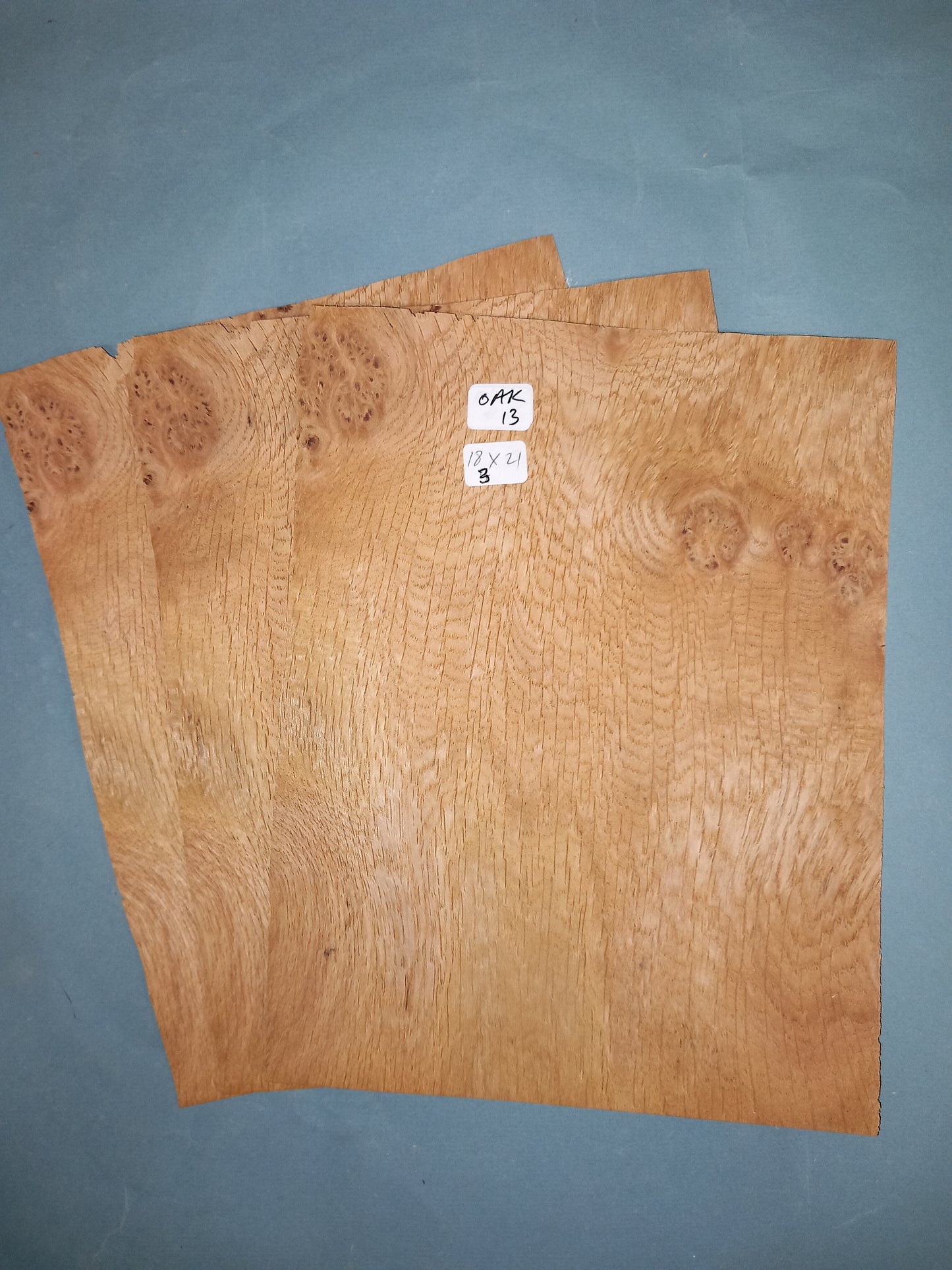 3 CONSECUTIVE SHEETS OF OAK CLUSTER VENEER 18 X 21 CM