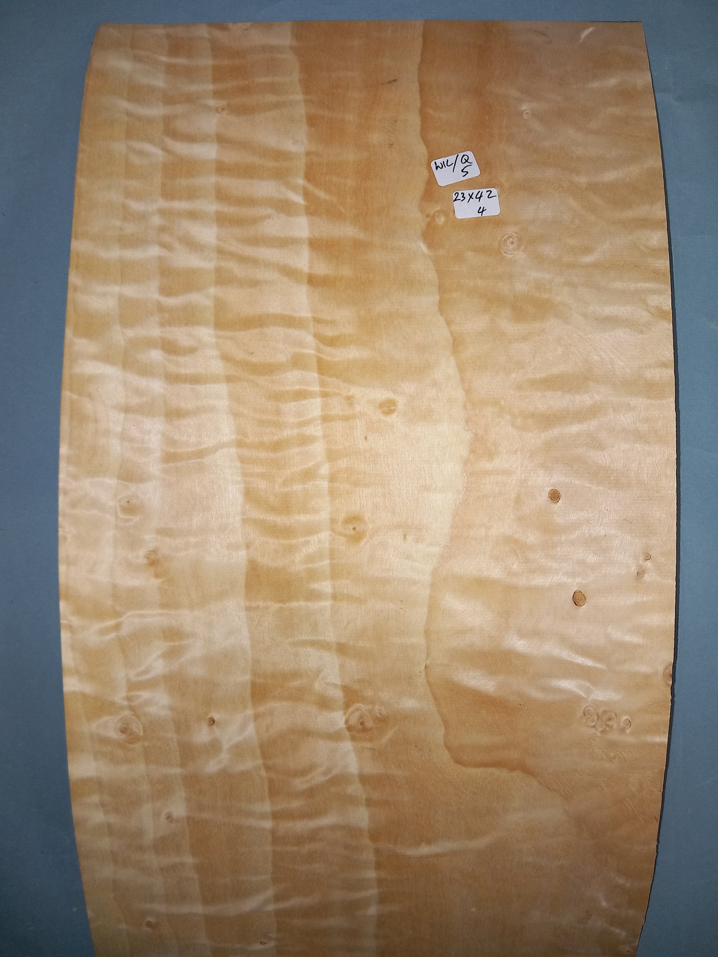 CONSECUTIVE SHEETS OF QUILTED WILLOW VENEER 23 X 42 CM