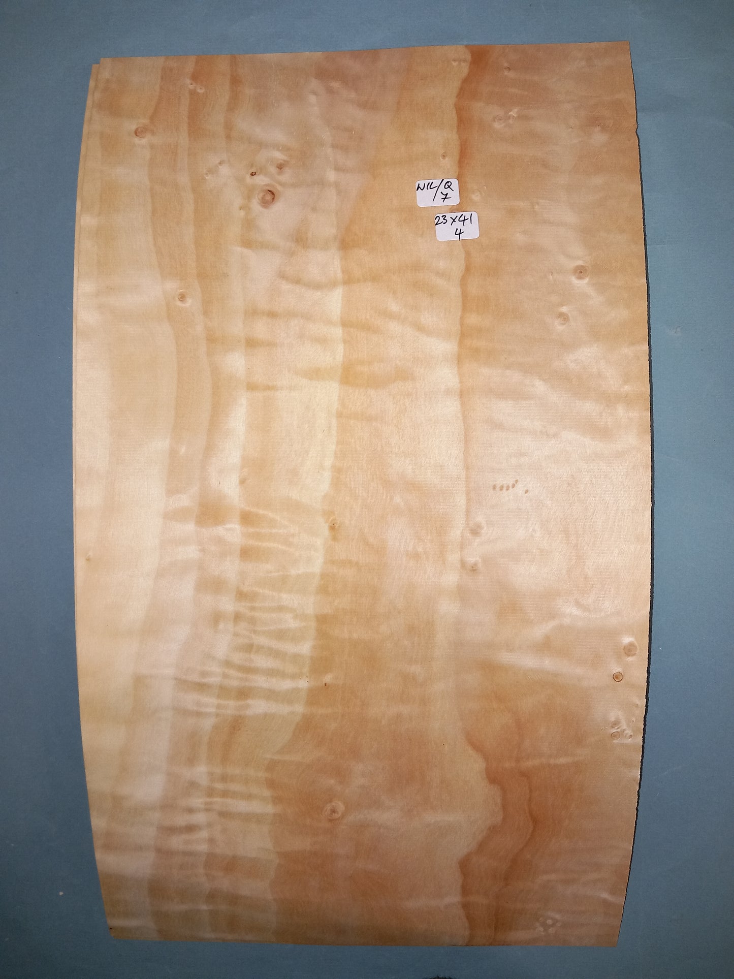 CONSECUTIVE SHEETS OF QUILTED WILLOW VENEER 23 X 41 CM