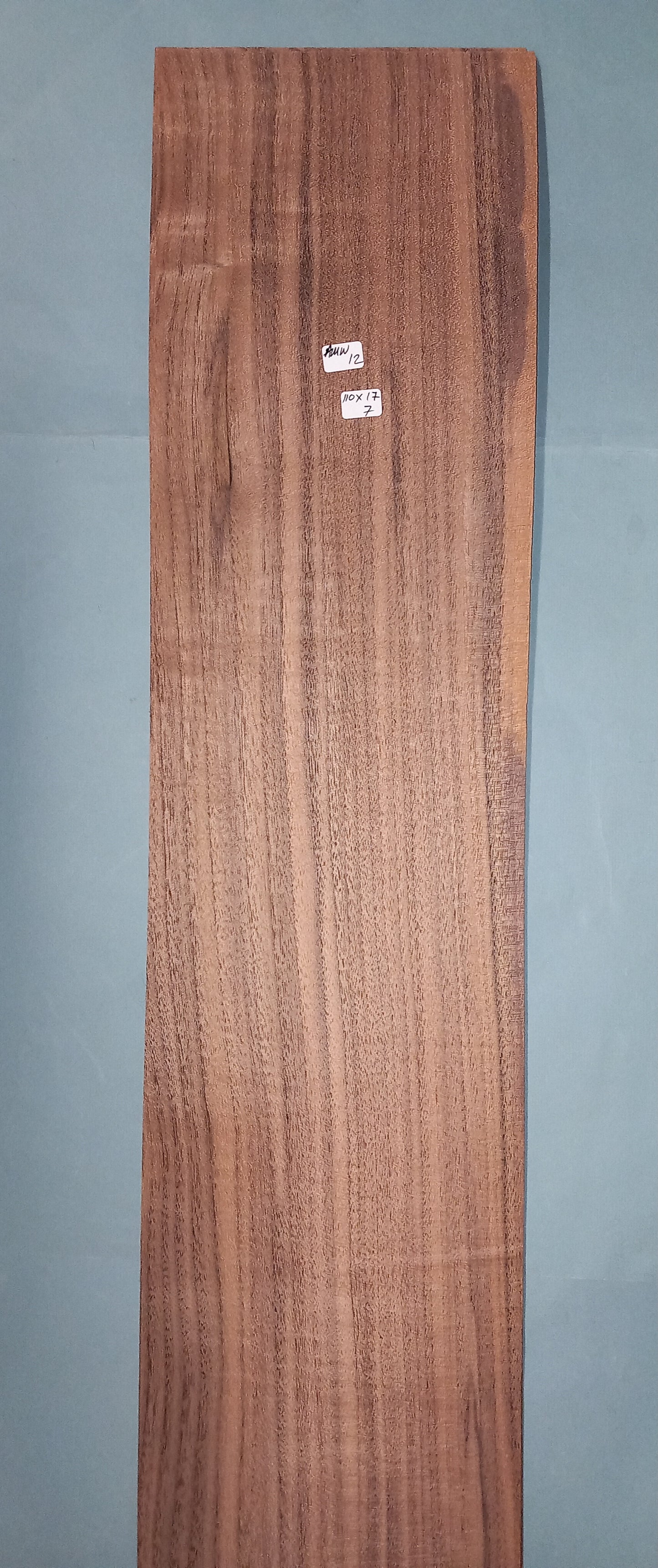 LARGE CONSECUTIVE SHEETS OF AMERICAN WALNUT VENEER 110 X 17 CM
