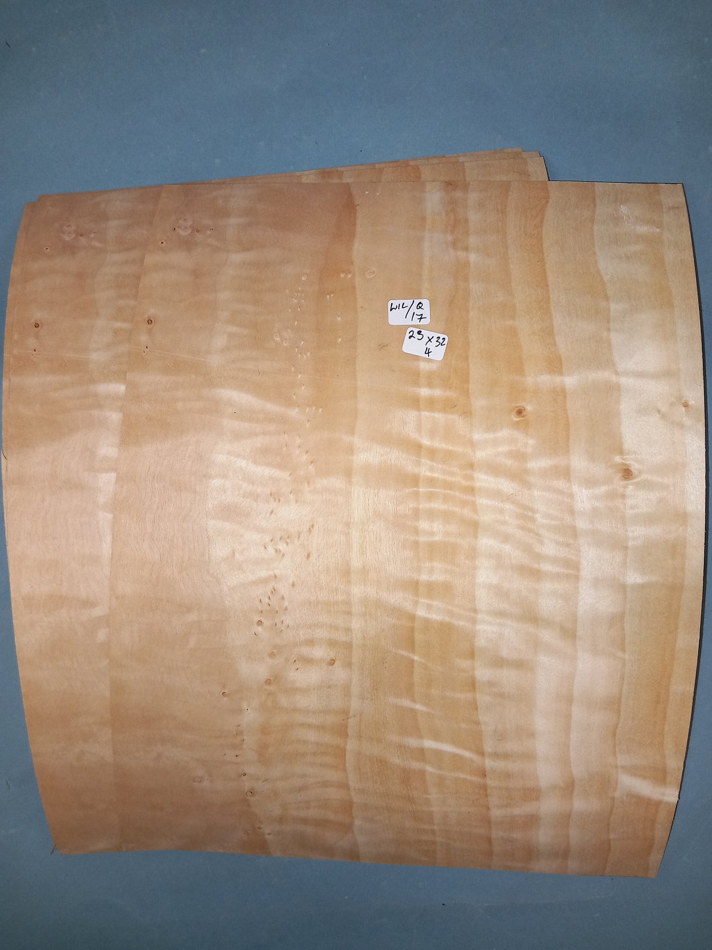 2 CONSECUTIVE SHEETS OF QUILTED WILLOW VENEER 23 X 32 CM