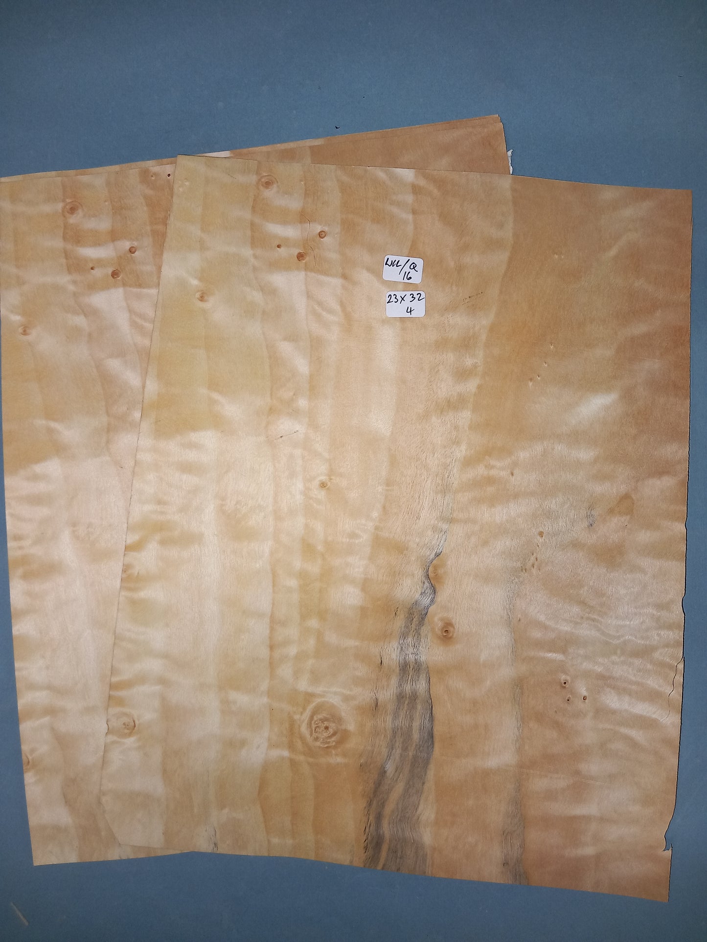 2 CONSECUTIVE SHEETS OF QUILTED WILLOW VENEER 23 X 32 CM