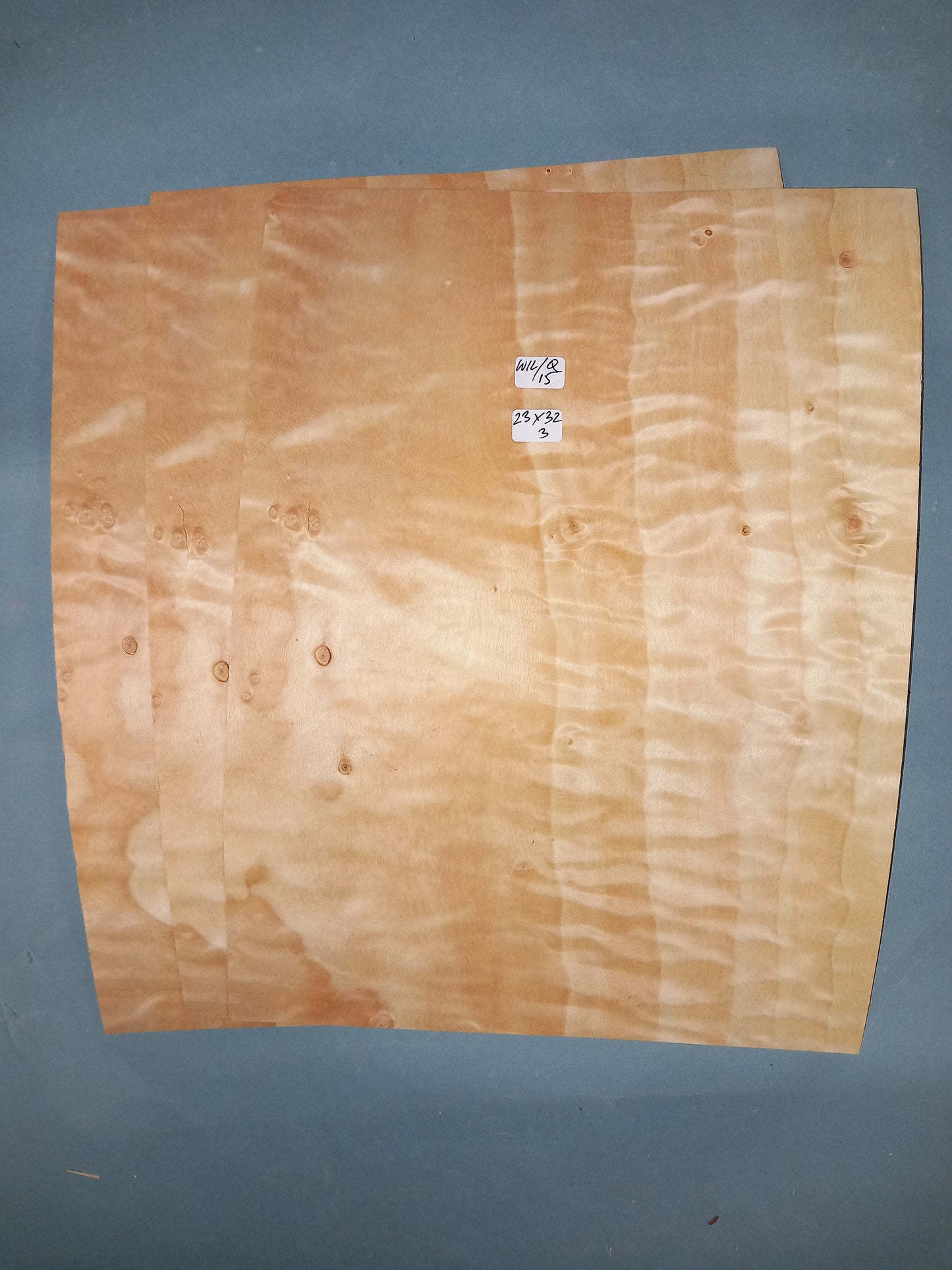 3 CONSECUTIVE SHEETS OF QUILTED WILLOW VENEER 23 X 32 CM