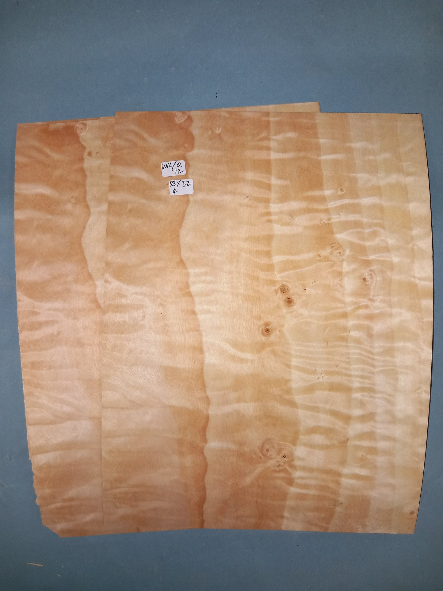 2 CONSECUTIVE SHEETS OF QUILTED WILLOW VENEER 23 X 32 CM