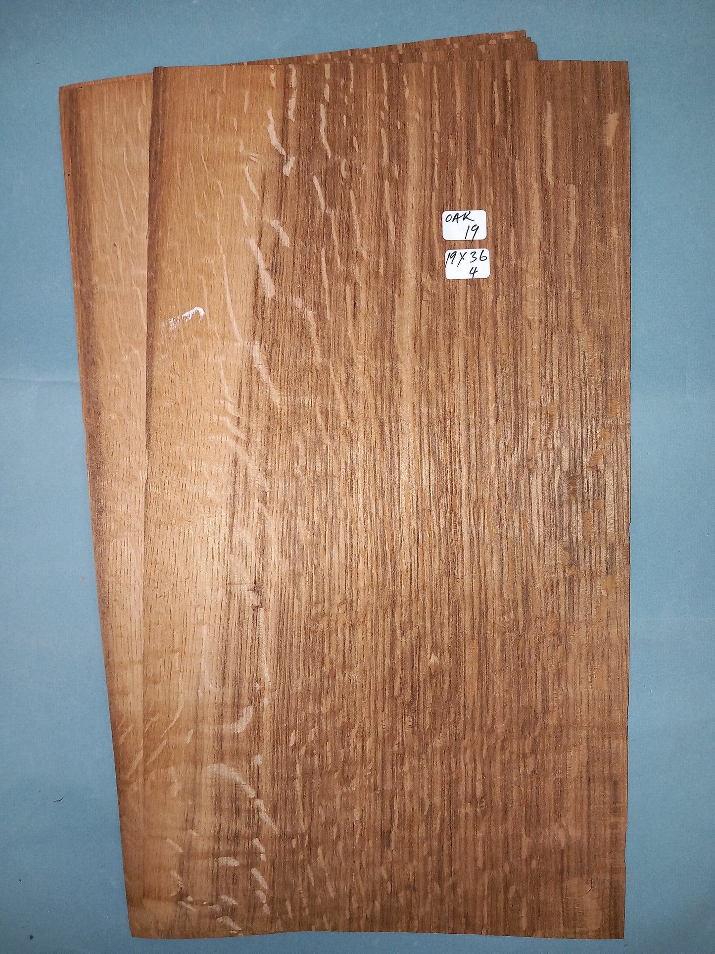 2 CONSECUTIVE SHEETS OF OAK VENEER 19 X 36 CM