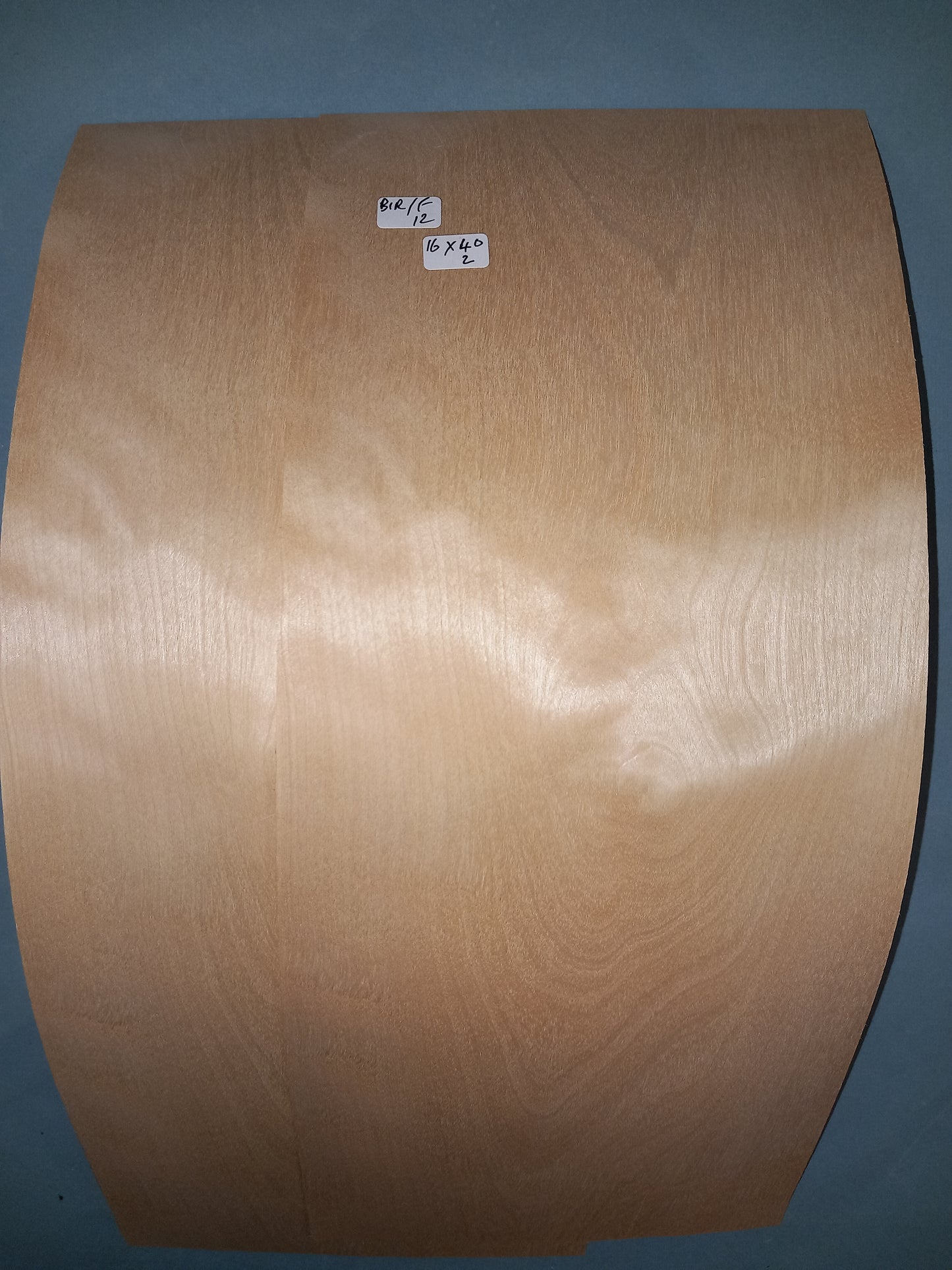 2 CONSECUTIVE SHEETS OF FIGURED BIRCH VENEER 16 X 40 CM