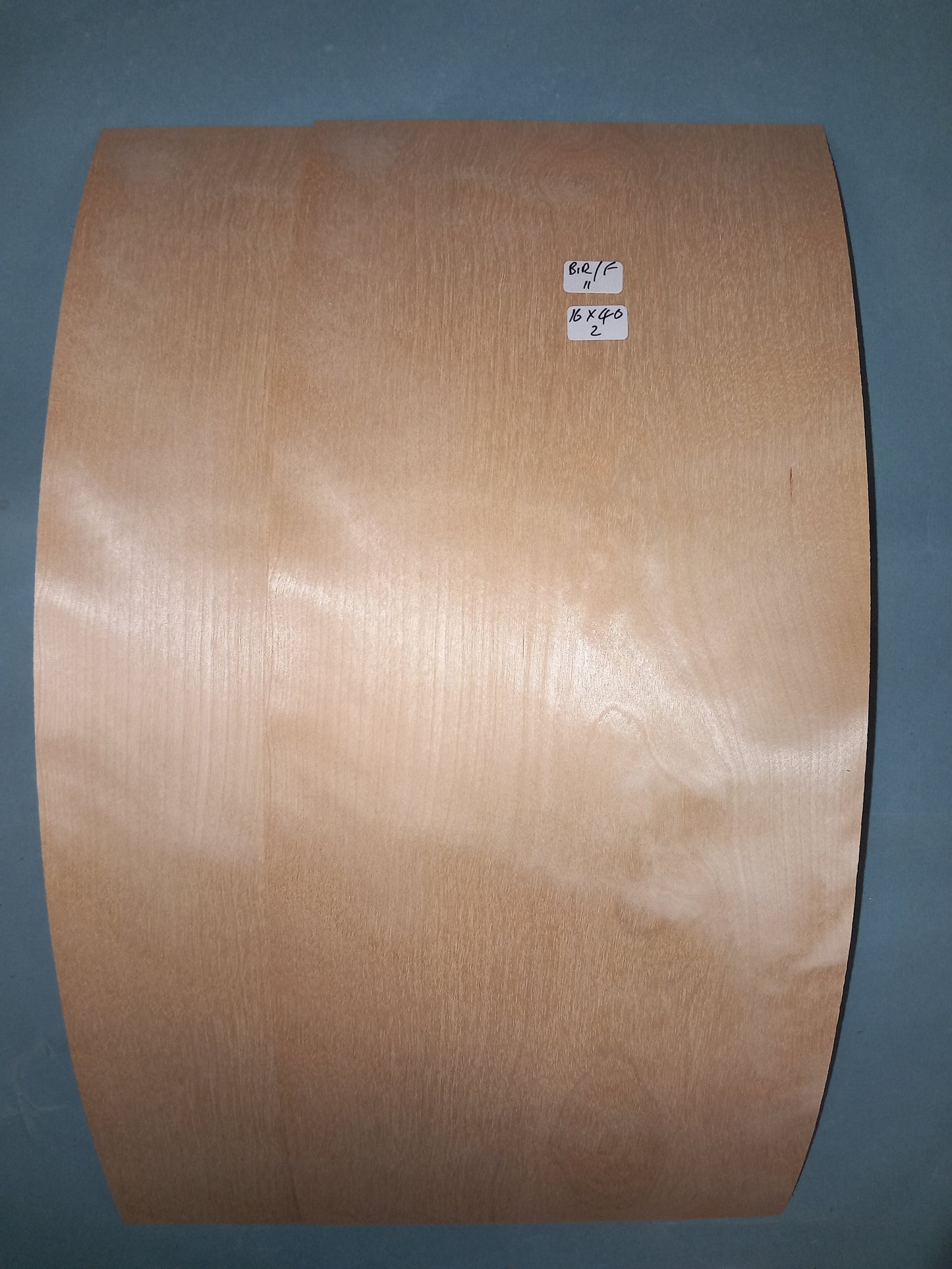 2 CONSECUTIVE SHEETS OF FIGURED BIRCH VENEER 16 X 40 CM