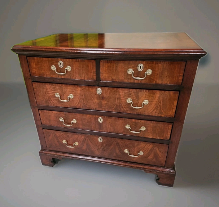 Late 17th century chest of drawers