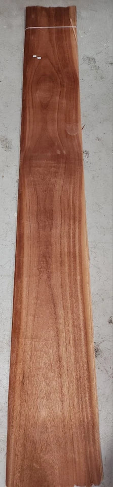 LARGE CONSECUTIVE SHEETS OF SAPELE MAHOGANY VENEER 200 X 28cm. EBSAP7