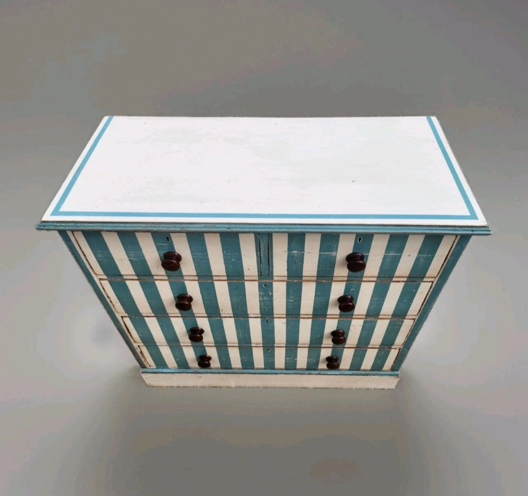 ANTIQUE PAINTED CHEST OF DRAWERS