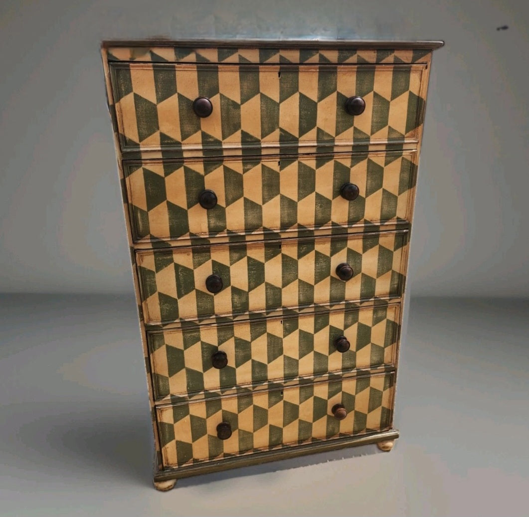 TALL VICTORIAN CHEST OF DRAWERS