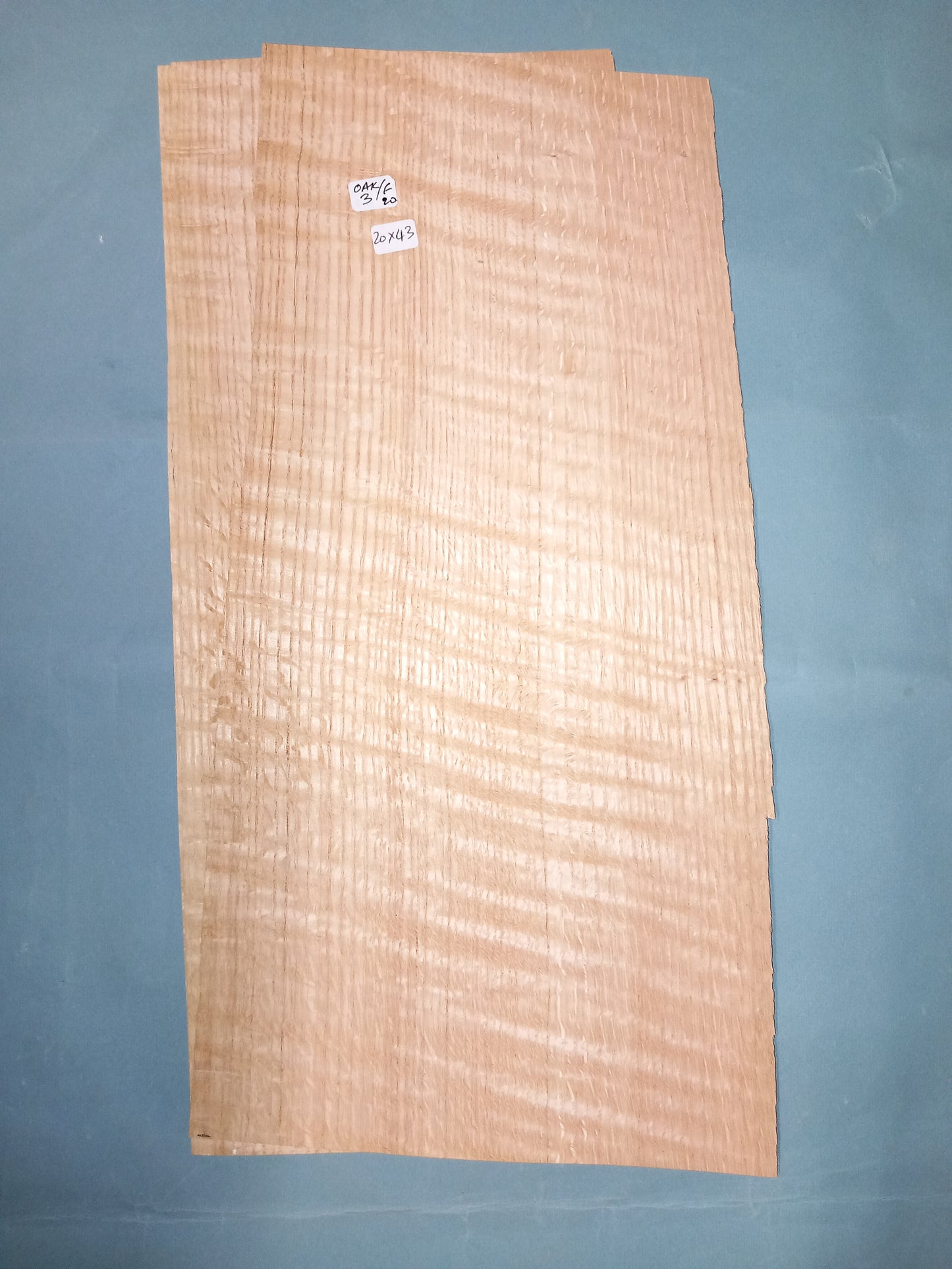 2 CONSECUTIVE SHEETS OF FIGURED OAK VENEER     20 X 43 CM