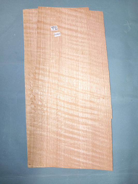 2 CONSECUTIVE SHEETS OF FIGURED OAK VENEER     20 X 43 CM
