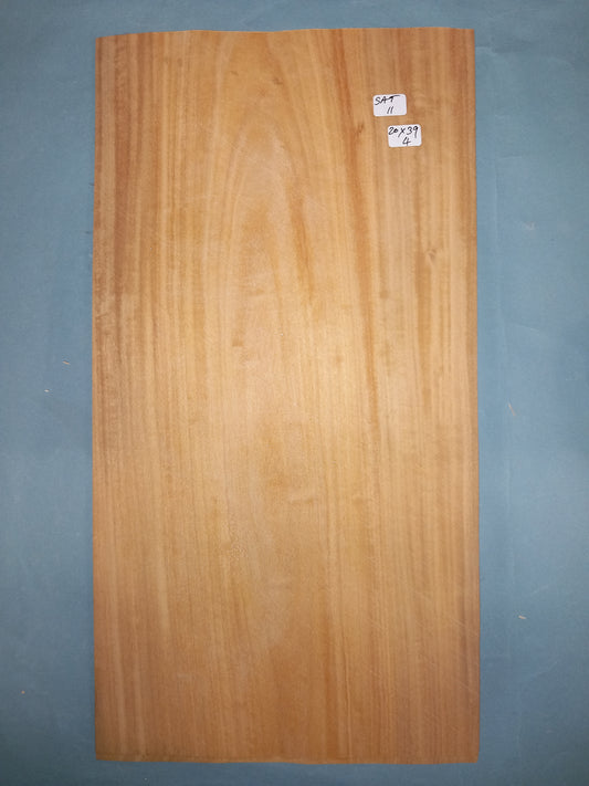CONSECUTIVE SHEETS OF SATINWOOD VENEER   20 X 39 CM