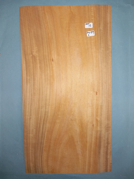 CONSECUTIVE SHEETS OF SATINWOOD VENEER   20 X 39 CM